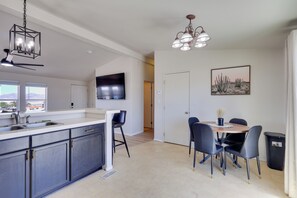 Dining - Off-Roading & Boating Base! 4 Mi to Lake Havasu (Lake Havasu City)