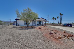 Exterior - Off-Roading & Boating Base! 4 Mi to Lake Havasu (Lake Havasu City)
