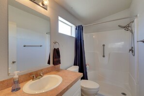 Bathroom - Off-Roading & Boating Base! 4 Mi to Lake Havasu (Lake Havasu City)