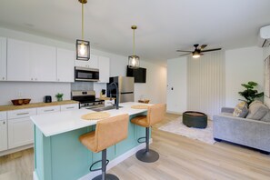 Private kitchen - Close to Dtwn & Med Center: Knoxville Home Base (Knoxville)