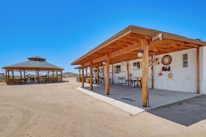 A covered outdoor area with a wooden pavilion and a building with a 'Happy Birthday' sign. - Great for Families! Mtn-View Getaway in Maricopa (Maricopa)