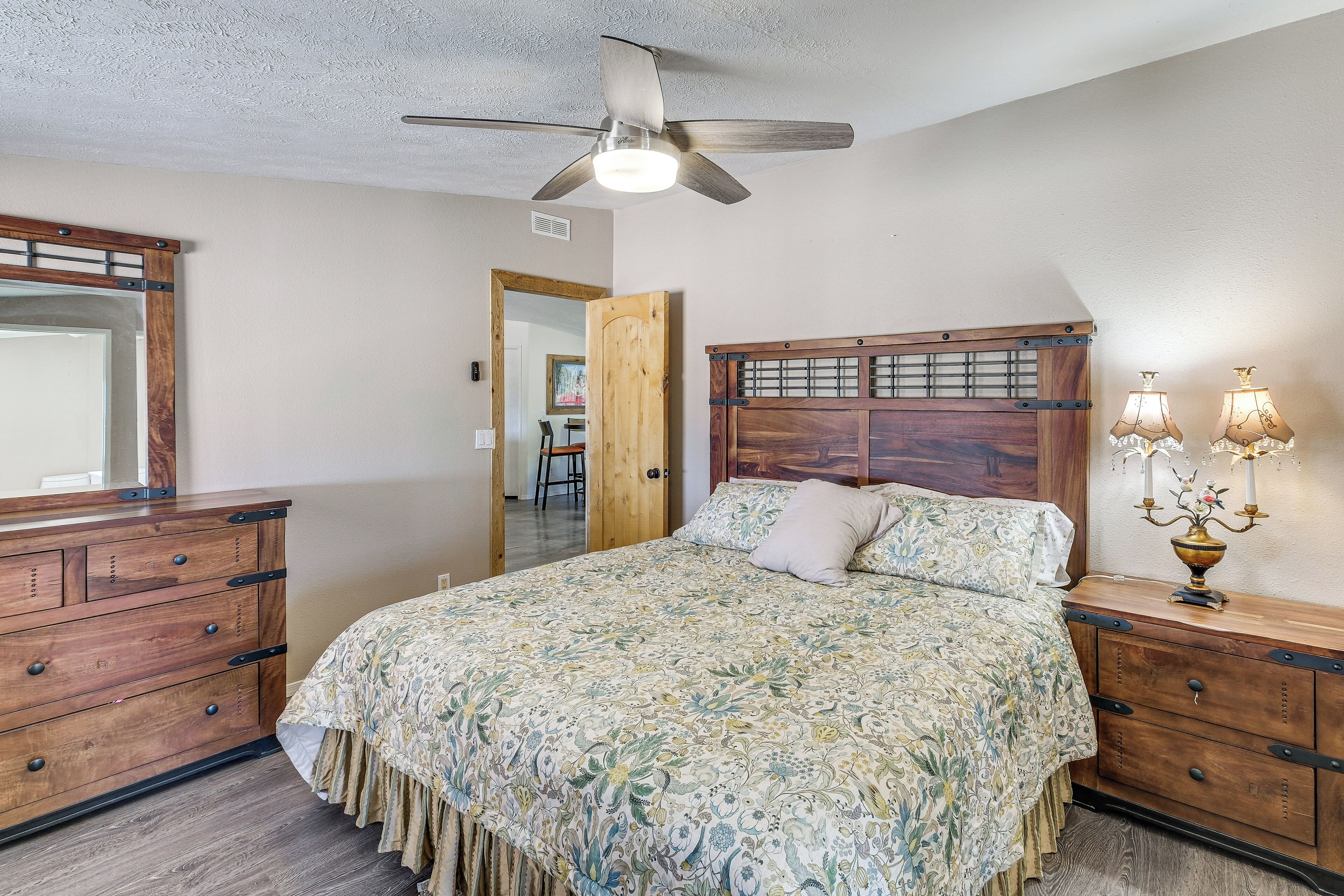 Iron/ironing board, travel cot, Internet, bed sheets
