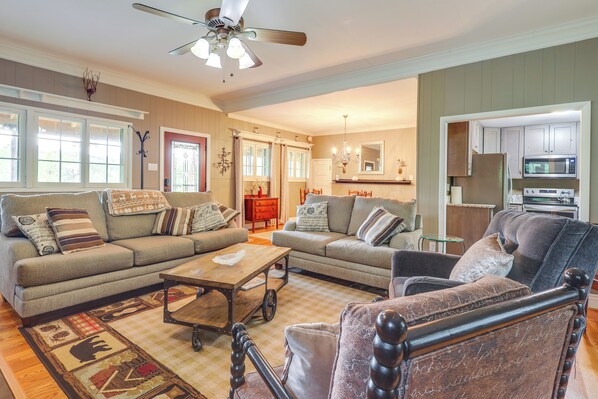 Living area - Linger Longer | Mtn-View San Isabel Forest Haven (Beulah)