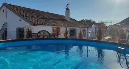 Country House with a Pool and Olive Grove in Montellano