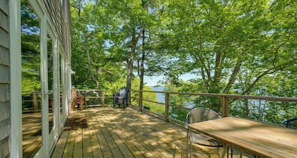 Waterfront Cottage! Family-Friendly Hideaway