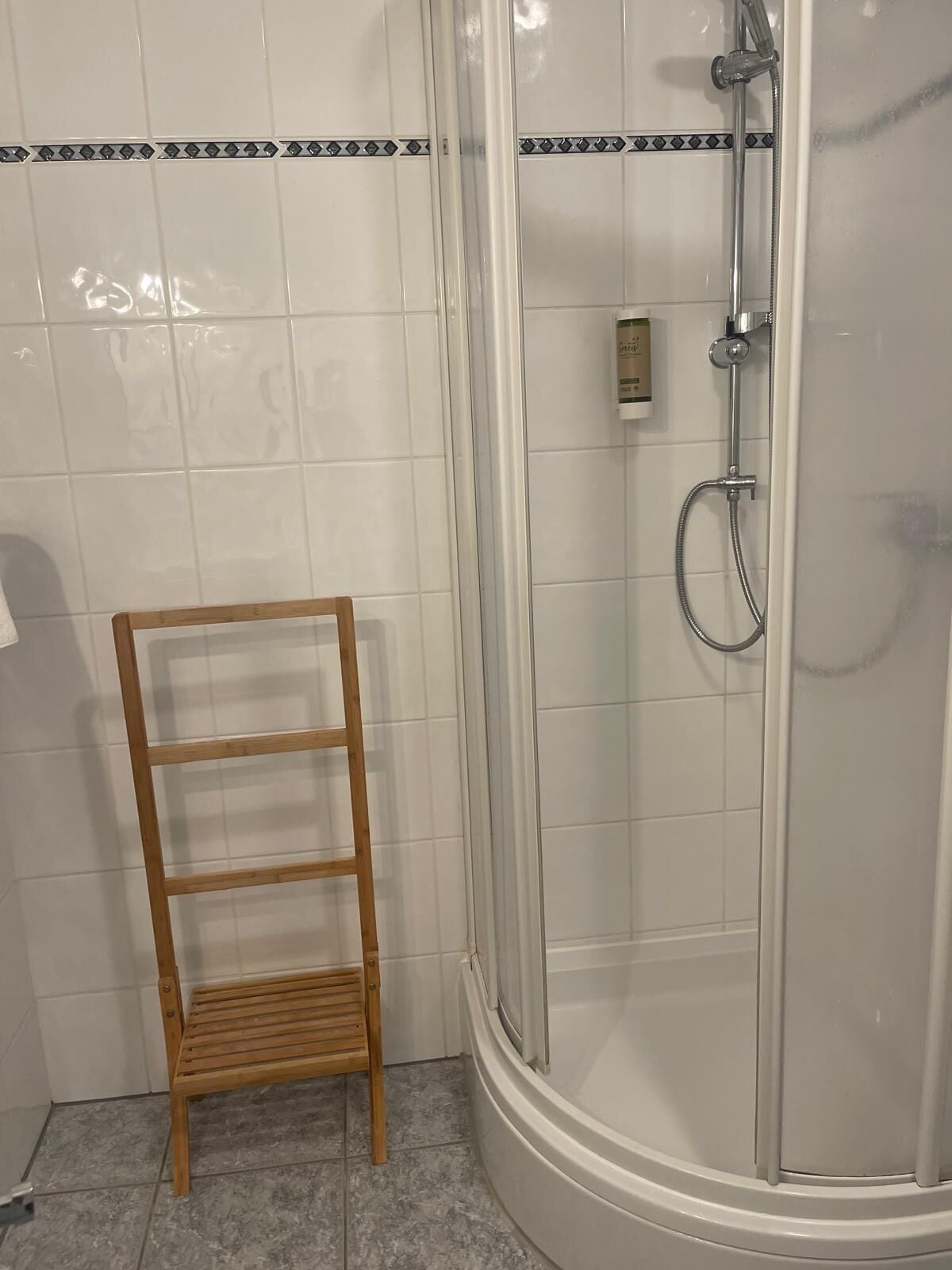 Familien-Doppelzimmer, Balkon, Flussblick | Badezimmer | Kostenlose Toilettenartikel, Haartrockner, Handtücher, Seife
