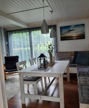 Dining - Holiday home with 3 bedrooms (Julianadorp aan Zee)