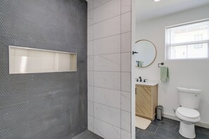 Bathroom - Knoxville Home Base! 3 Mi to Med Cntr & UT Campus (Knoxville)