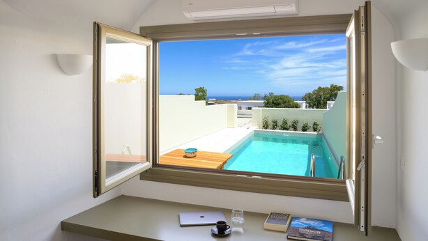 A room with a window overlooking a swimming pool and a view of the sea. - A Cycladic home with a private pool and sea view, away from the crowds! (Exo Gonia)