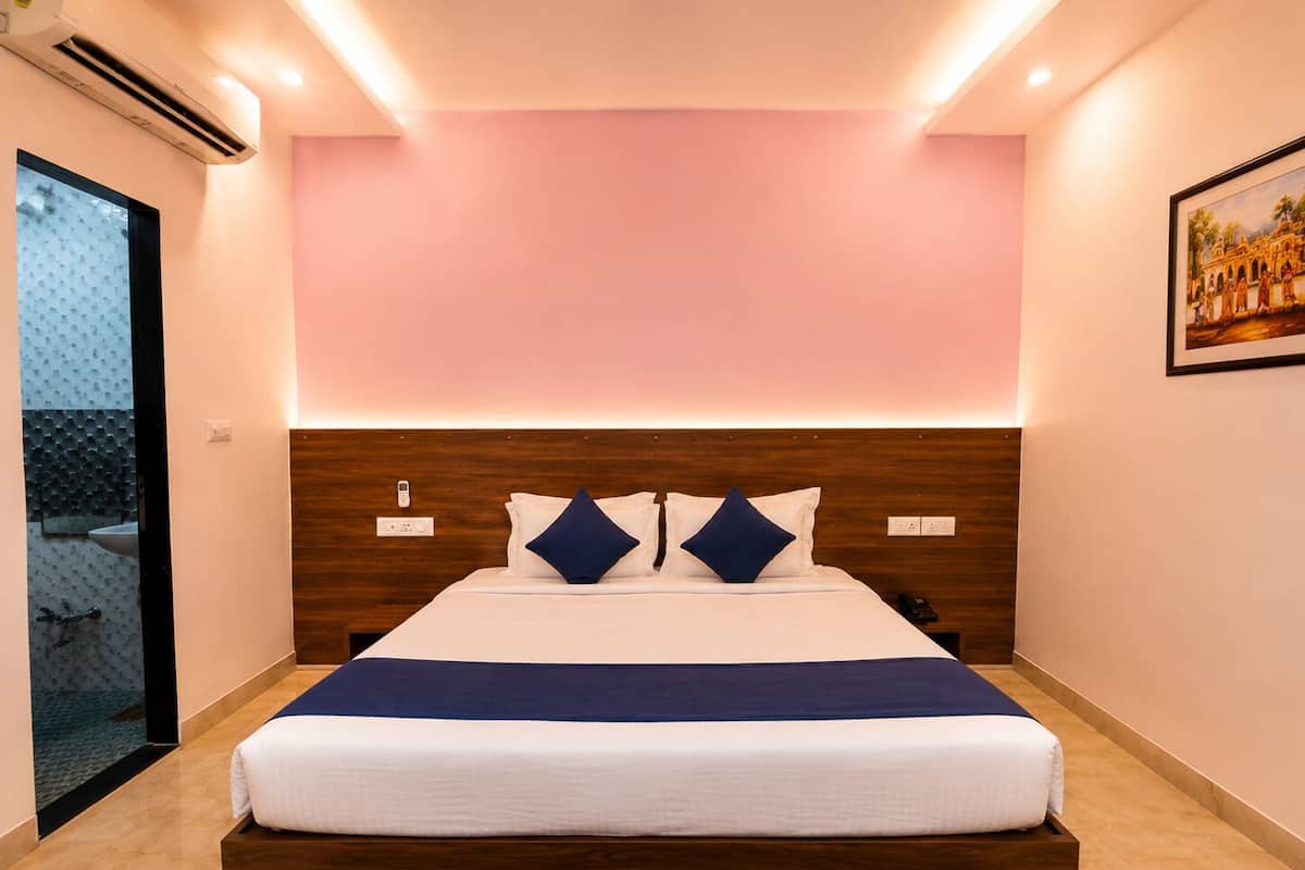 Deluxe Double Room, City View | Free WiFi, bed sheets
