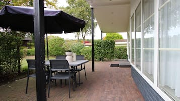 House | Outdoor dining