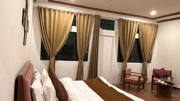Deluxe Double Room, Balcony, Mountain View | Desk, laptop workspace, soundproofing, iron/ironing board
