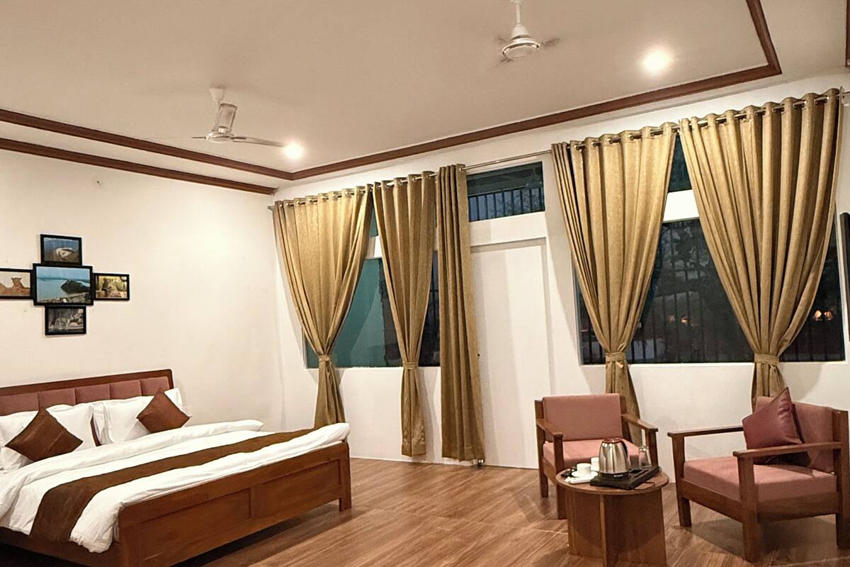 Deluxe Double Room, Balcony, Mountain View | Desk, laptop workspace, soundproofing, iron/ironing board