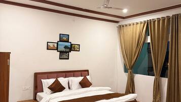 Deluxe Double Room, Balcony, Mountain View | Desk, laptop workspace, soundproofing, iron/ironing board