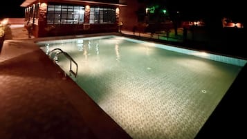 Piscine extérieure