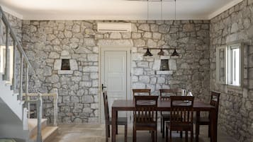 Maison, vue mer | Restauration dans la chambre
