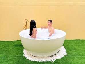 Standard Suite, Balcony, Courtyard View | Spa - British Hill Resort (Tambon Sattahip)