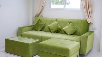 Superior Quadruple Room, Balcony, Courtyard View | Living area