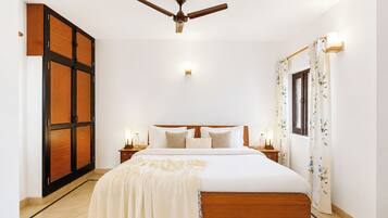 Deluxe Apartment | Iron/ironing board, free WiFi