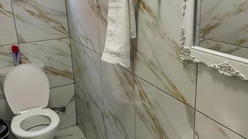 Double Room Single Use | Bathroom | Shower, towels, toilet paper