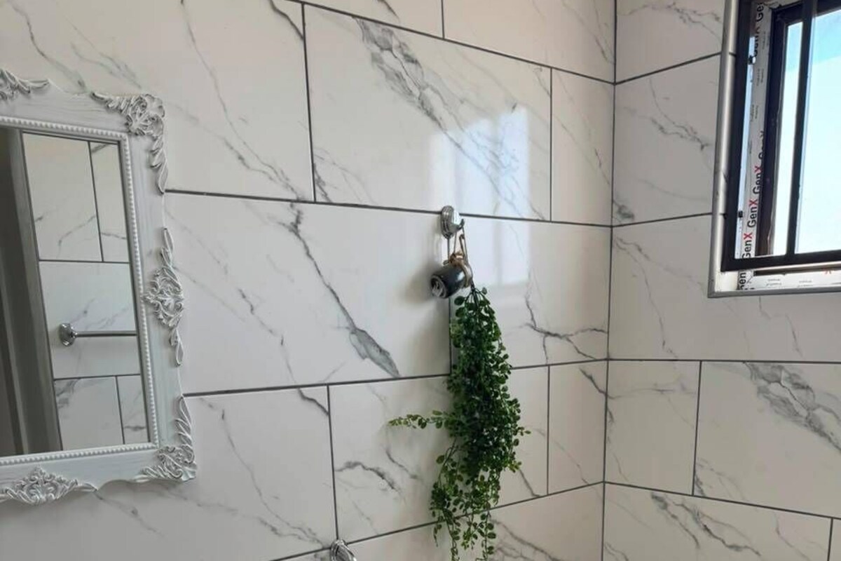Luxury Double Room | Bathroom | Shower, towels, toilet paper