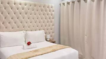 Luxury Double Room | Desk, laptop workspace