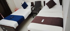 Espacio para trabajar con laptop y wifi gratis 