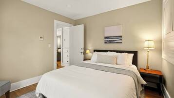 Desk, iron/ironing board, travel cot, WiFi