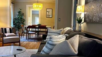 TV, fireplace, books, stereo