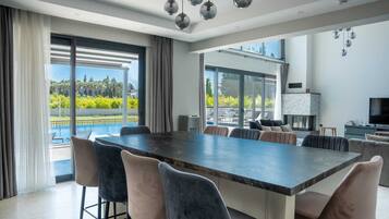 Villa | Dining