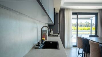 Villa | Cuisine privée | Four, plaque de cuisson, lave-vaisselle