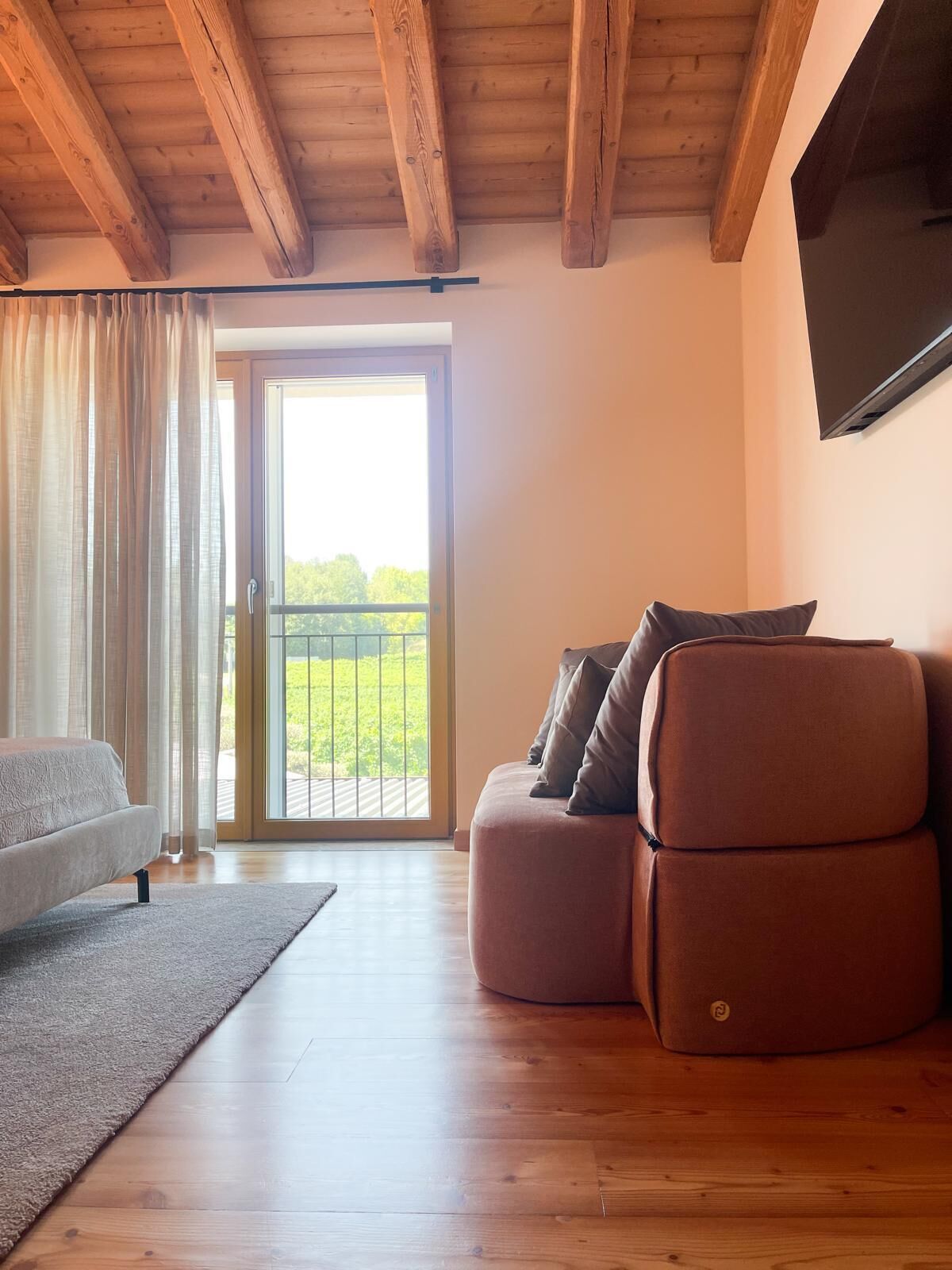 Dreibettzimmer, Blick auf den Weinberg