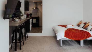 Iron/ironing board, free WiFi, bed sheets