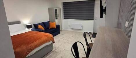 Iron/ironing board, free WiFi, bed sheets