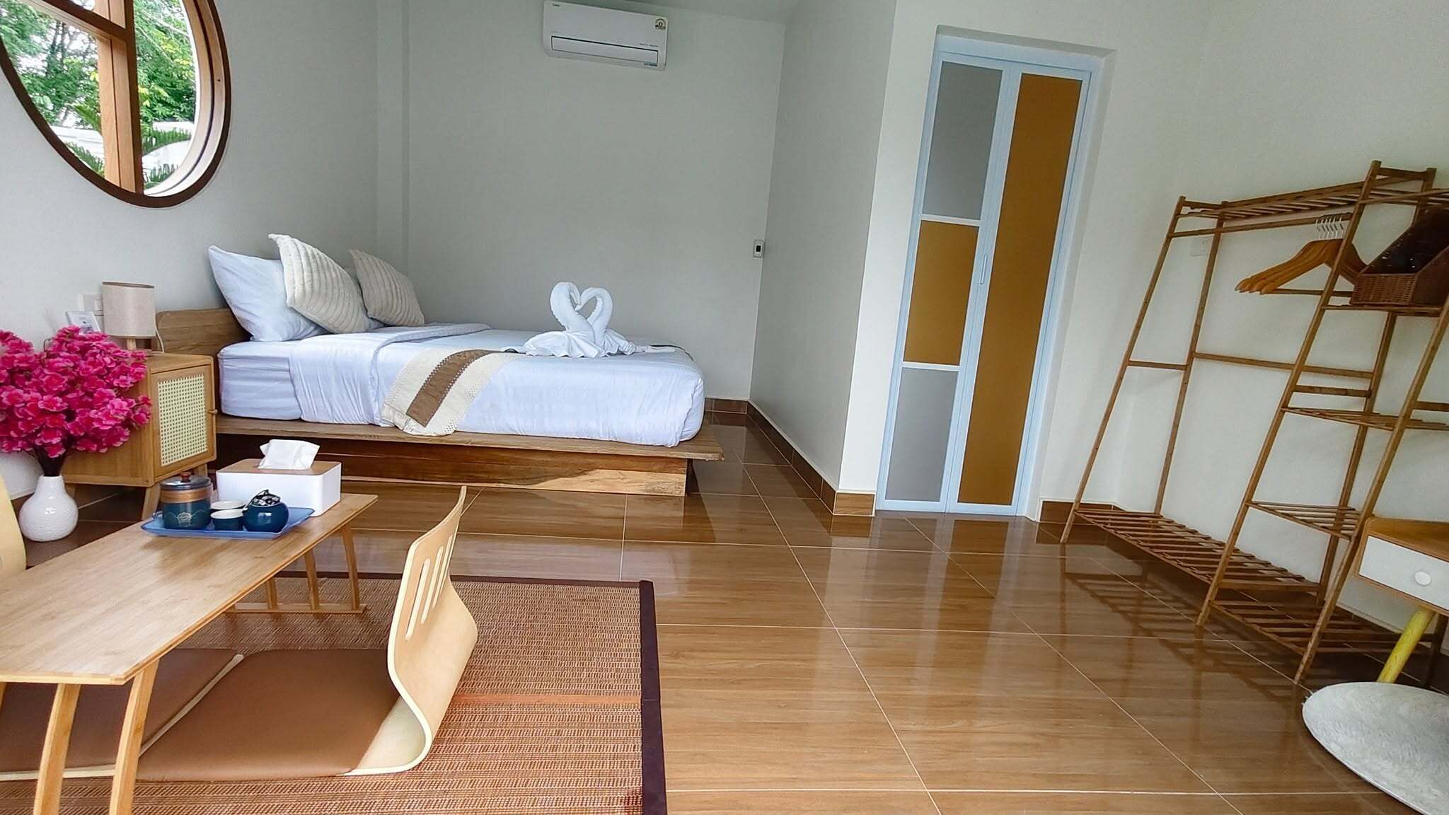 Minibar, free rollaway beds, free WiFi, bed sheets