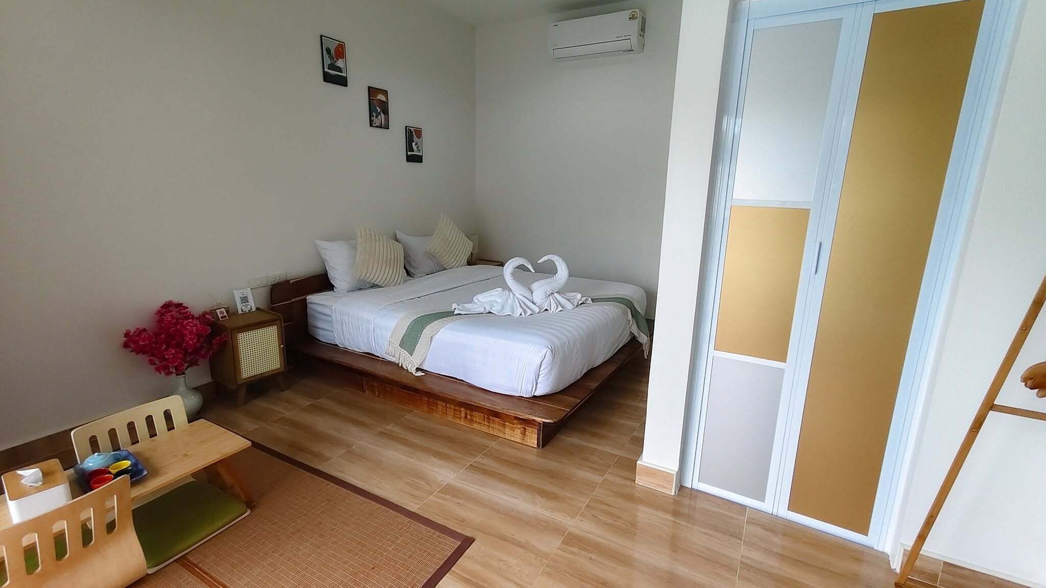 Minibar, free rollaway beds, free WiFi, bed sheets