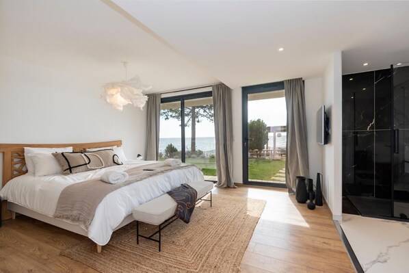 Iron/ironing board, WiFi, bed sheets - Stunning waterfront villa with a private beach in CANELLA (Sari-Solenzara)