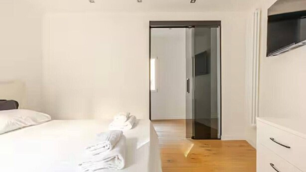 Unclassified image, 1 of 16, button - Apartment in Central Florence Near the Duomo (Florence)