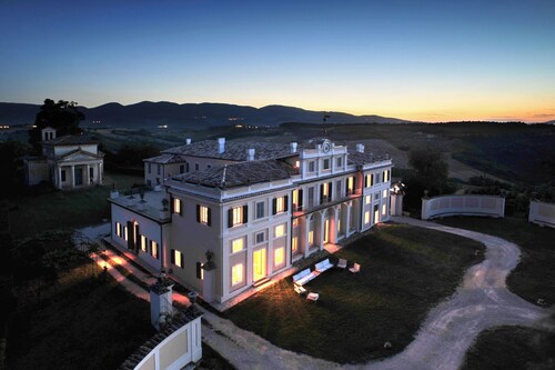 Villa in Terraia mit 18 Schlafzimmern 41 Schlafplätzen