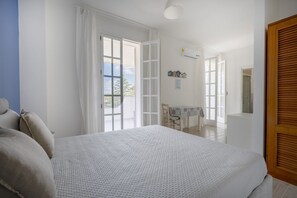 Iron/ironing board - Large studio apartment perfect for two people, is located in a shared villa but has its own private access. It features a shared garden and a large furnished patio for exclusive use. The accommodation is located in Marina di Pulsano, a well-served seasid (Marina di Pulsano)