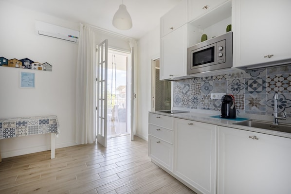Fridge - Large studio apartment perfect for two people, is located in a shared villa but has its own private access. It features a shared garden and a large furnished patio for exclusive use. The accommodation is located in Marina di Pulsano, a well-served seasid (Marina di Pulsano)