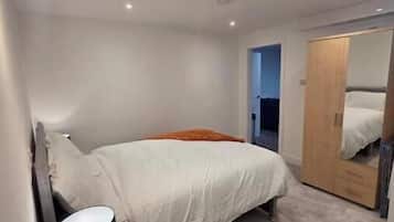 1 chambre, fer et planche à repasser, Wi-Fi gratuit, draps fournis