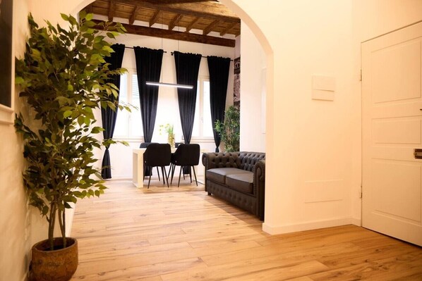 TV - Modern and Comfortable Apartment - Florence City Center (Florence)