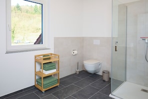 Dusche, Handtücher, Toilettenpapier