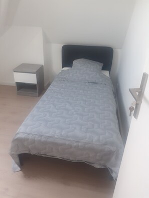 Room - Vrbo Property (Villeneuve-Saint-Georges)