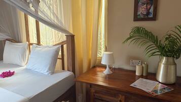 Habitación doble clásica, para no fumadores, vista al jardín | Tabla de planchar con plancha y wifi gratis