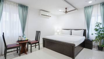 Desk, laptop workspace, free WiFi