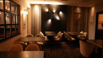 Apartment | Dining