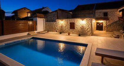 Amazing home in Podgradina