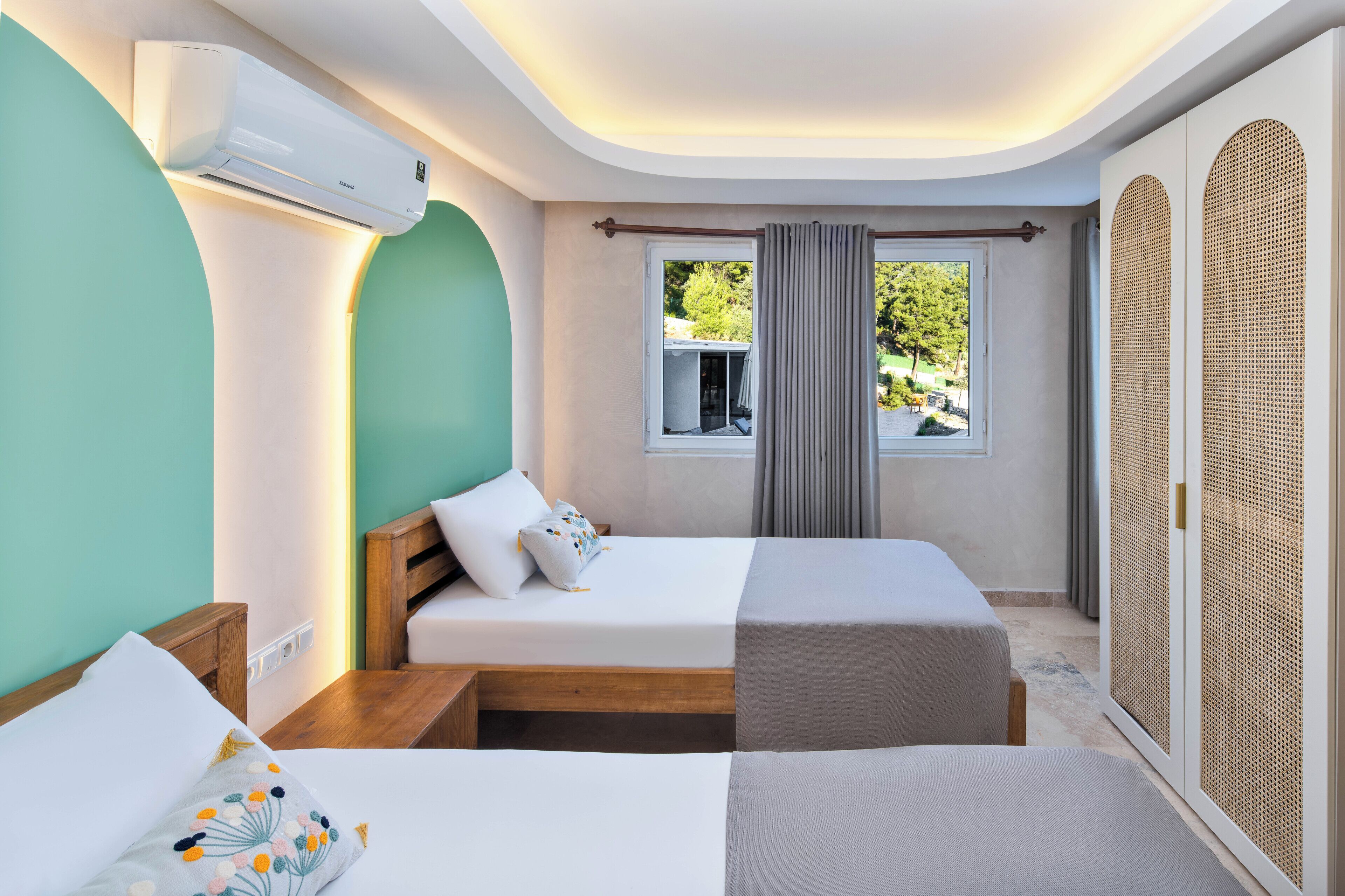 Habitación cuádruple familiar, vista al mar | Caja de seguridad en la habitación y escritorio 